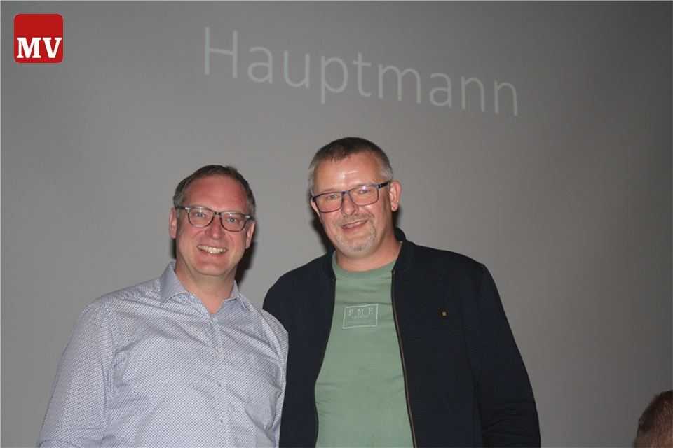 Hauptmann Frank Vollenbröker (l.) steigt zum 2. Vorsitzenden auf. Stefan Rauße wird neuer Hauptmann.