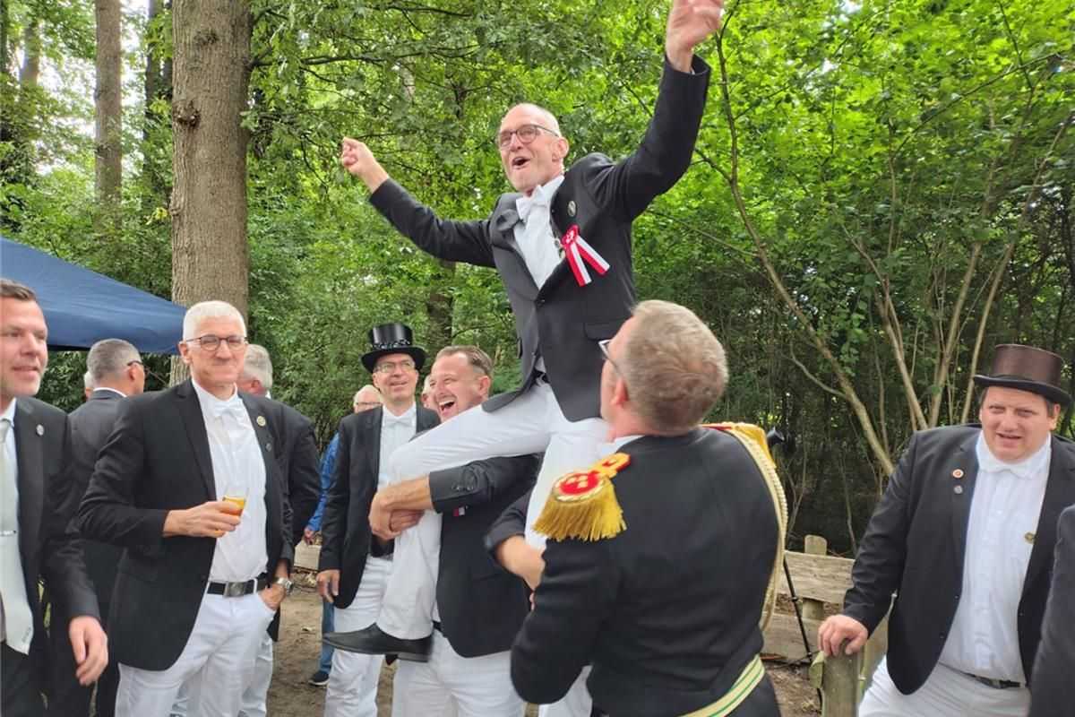 Paul Niemeyer ist der erste Kaiser der Männerschützengilde Wettringen. | Foto: Elvira Meisel-Kemper